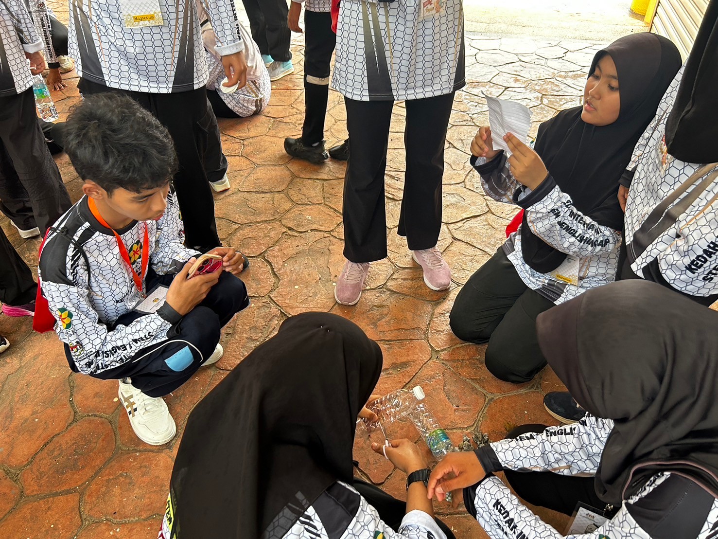 LINE_ALBUM_khay Stem and English Camp n prathes maleseiy_241120_28.jpg